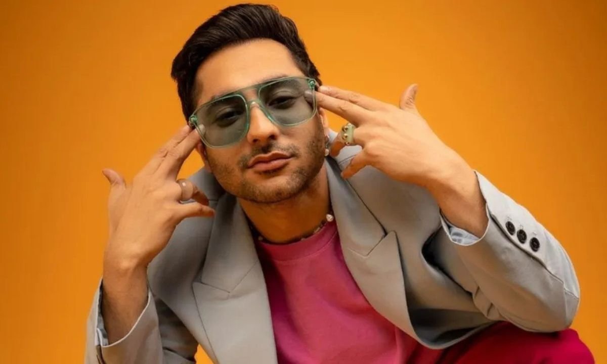 Harsh Beniwal Height in Feet