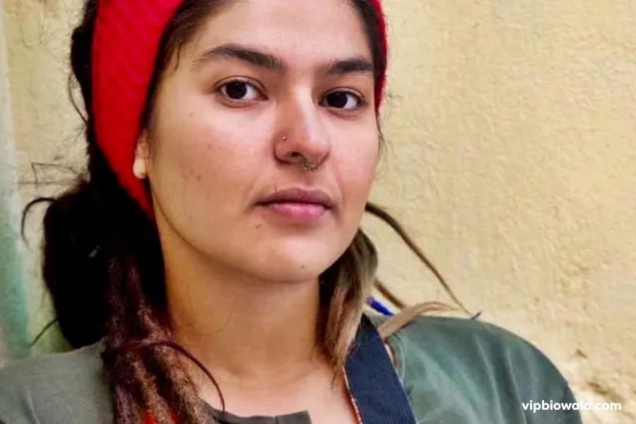 age of Nidhi bhanushali